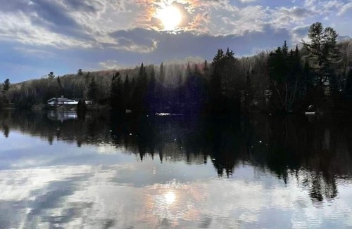 Sainte-Ann-des-Lacs Cottage | Waterfront 2BR + 1 Bath Chalet Le 137