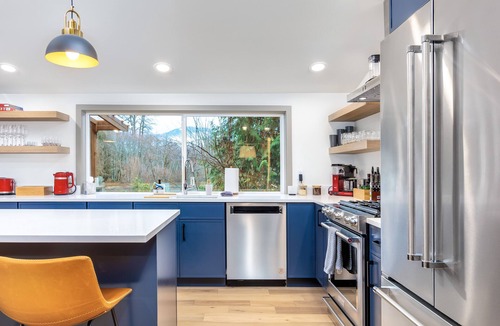 Randle Cabin | Waterfront Cabin at White Pass, Mt. Rainier