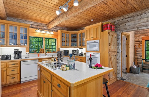 Heathsville Cabin | Waterfront Cabin! Dock, Crab, Paddle, Kayak, Outdoor Movie, Karaoke, and More!