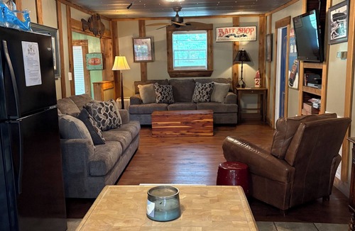 Guntersville Cabin | Waterfront Cabin! Fisherman’s Paradise! Pet Friendly! Slew on Main Channel!