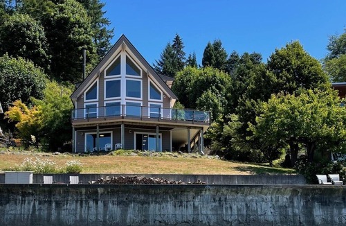Vashon Island Cabin | Waterfront cabin facing the sunset