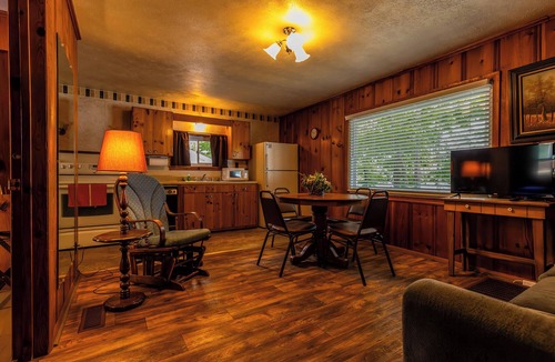 Benton Cabin | Waterfront Cabin for up to 6