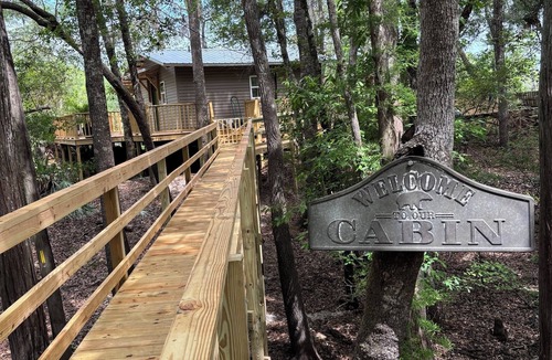 Boulogne Hotel | Waterfront Cabin in Hilliard, FL