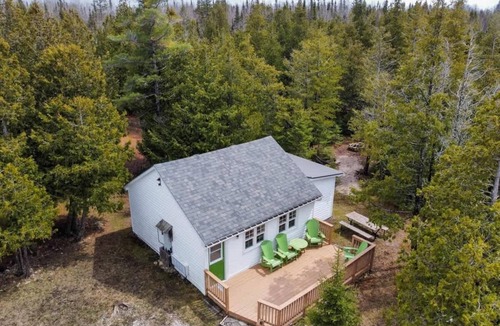 Tobermory Cabin | Waterfront Cabin | Lake Huron |10 Min to Tobermory