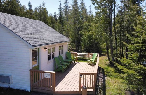 Tobermory Cabin | Waterfront Cabin | Lake Huron |10 Min to Tobermory