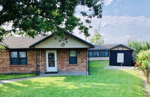 Lake City House | Waterfront Cabin near Lake Corpus Christi State Park