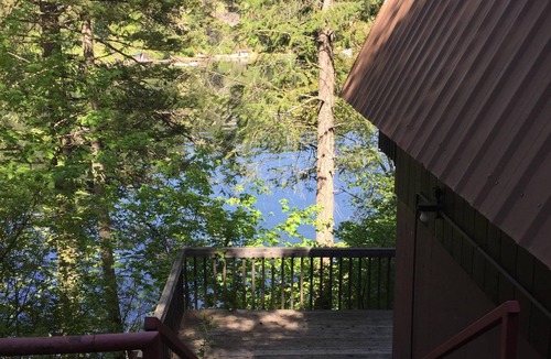 Loon Lake Cabin | Waterfront Cabin on Cedar Bay at Deer Lake. Awesome!
