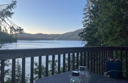 Loon Lake Cabin | Waterfront Cabin on Cedar Bay at Deer Lake. Awesome!