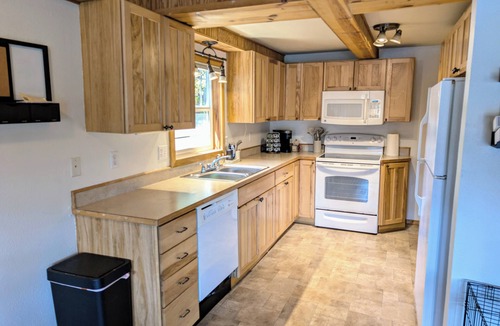 Fort Lewis Cabin | Waterfront Cabin on Lake Whitman