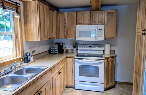 Fort Lewis Cabin | Waterfront Cabin on Lake Whitman