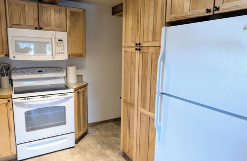 Fort Lewis Cabin | Waterfront Cabin on Lake Whitman