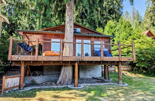Fort Lewis Cabin | Waterfront Cabin on Lake Whitman