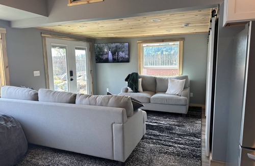 Burley House | Waterfront Cabin Retreat