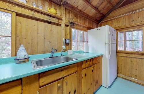 East Boothbay Cabin | Waterfront cabin with ocean view & private dock