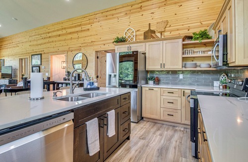 Mountain Home Cabin | Waterfront Cabin on White River w/Deck + Patio!