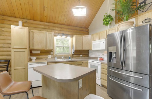 Sheridan Cottage | Waterfront Cabin w/Bighorn Mountain Views!