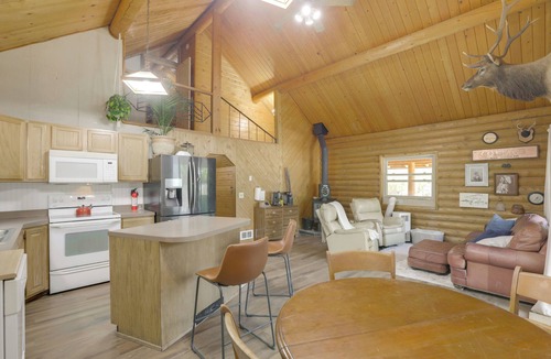 Sheridan Cottage | Waterfront Cabin w/Bighorn Mountain Views!