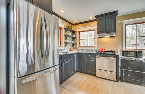 Eddington Cabin | Waterfront Cabin w/Deck: Serene Eddington Escape