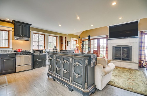 Eddington Cabin | Waterfront Cabin w/Deck: Serene Eddington Escape