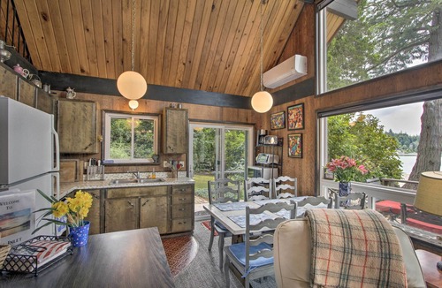 Gig Harbor Cabin | Waterfront Cabin w/Fire Pit in Gig Harbor!