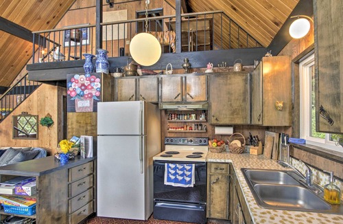 Gig Harbor Cabin | Waterfront Cabin w/Fire Pit in Gig Harbor!