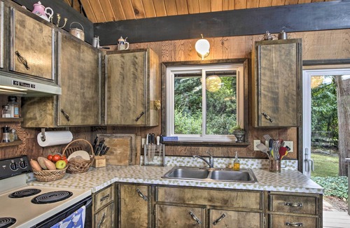 Gig Harbor Cabin | Waterfront Cabin w/Fire Pit in Gig Harbor!