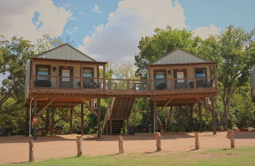 Sutherland Springs Cabin | Waterfront Cabin with Kayaking, Paddle boarding, Pool, Hot Tub & more! - RC21