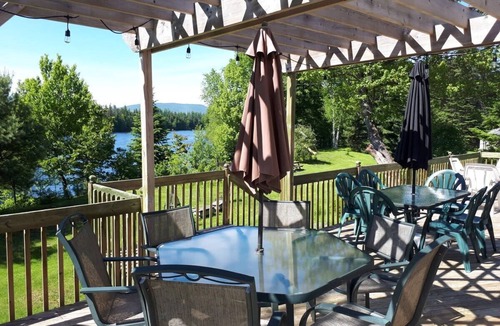 Shannon Ski Chalet | Waterfront Cabin with Spa | Le Grand Héron