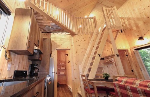 Shannon House | Waterfront Cabin with Spa | Le Colvert