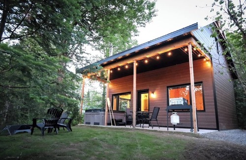 Shannon House | Waterfront Cabin with Spa | Le Colvert