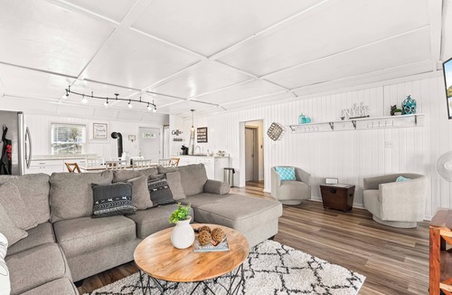 Littleton House | Waterfront Cabin with Firepit, Best Sunset views. 5 mins from DT Littleton