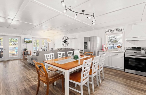 Littleton House | Waterfront Cabin with Firepit, Best Sunset views. 5 mins from DT Littleton