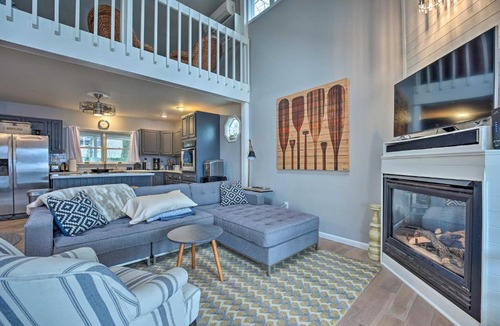 Sister Lakes House | Waterfront Cable Lake Cabin with Grill!