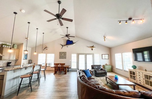 Flour Bluff House | Waterfront Canal+3BDR+Extended Stay Discounts