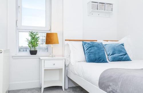 Newhaven Apartment | Waterfront Castle View 3 Bed FREE PARKING