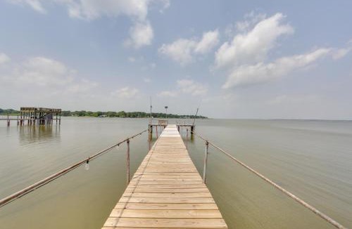 Seven Points House | Waterfront Cedar Creek Lake Gem: Near Marina!