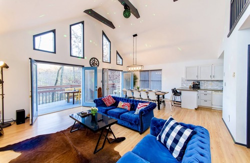 East Stroudsburg Villa | Waterfront Chalet W hot-tub & Pool by RedAwning