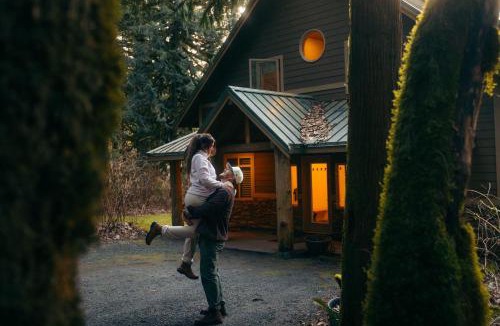 Maple Falls House | Waterfront Chalet