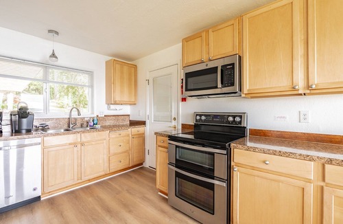 Camano Island Ski Chalet | Waterfront Chalet Wildlife Watching, and a Hot Tub