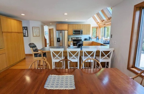 Newbury House | Waterfront Charm on Lake Sunapee