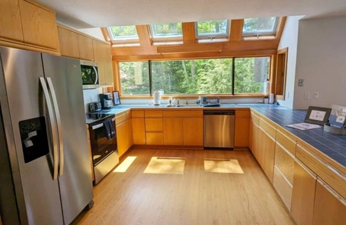 Newbury House | Waterfront Charm on Lake Sunapee