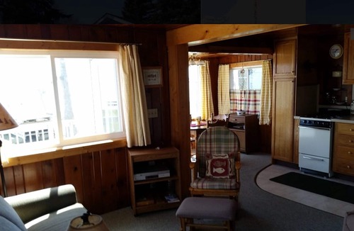 Houghton Lake Cottage | Waterfront Charmer!
