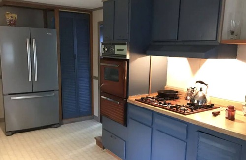 Mount Marion House | Waterfront Charming Cottage