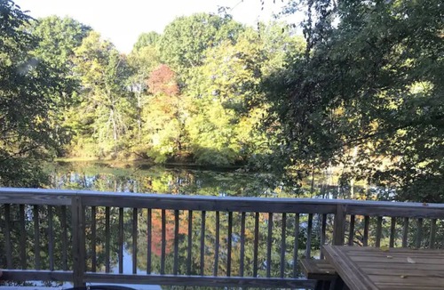 Mount Marion House | Waterfront Charming Cottage