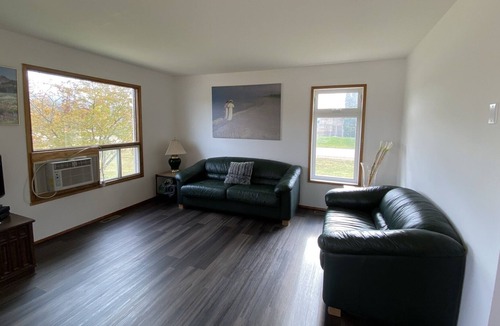 Gimli House | WATERFRONT Cheerful cottage with beautiful views