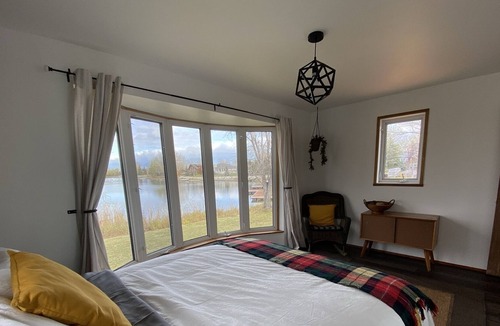 Gimli House | WATERFRONT Cheerful cottage with beautiful views