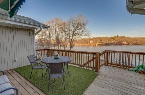 Cherokee Village House | Waterfront Cherokee Village Home w/Private Dock!