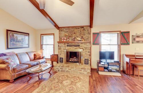Cherokee Village House | Waterfront Cherokee Village Home w/Private Dock!