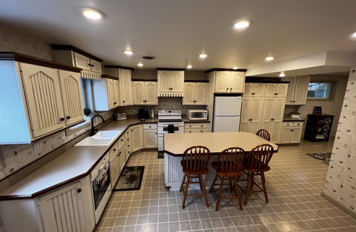 Hiwassee House | Waterfront Claytor Escape Lodge -Stunning Views