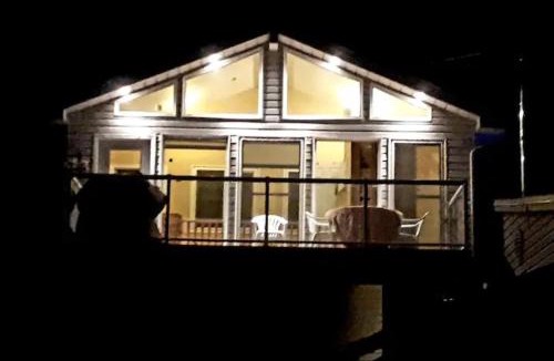 Carrying Place Apartment | Waterfront Comfy Guesthouse, PEC